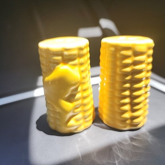 Corn On The Cob With Butter Ceramic Salt And Pepper Shakers 2 1/2” Unbranded - Picture 1 of 2